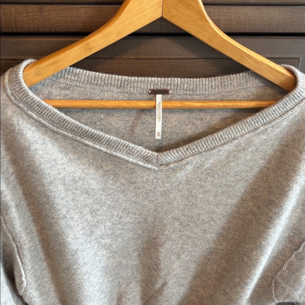 Free People Light Gray V-Neck Cropped Sweater 100% Cashmere - Picture 7 of 12